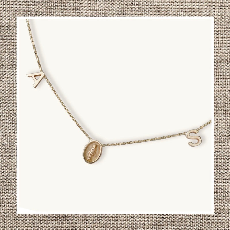 Slim Initial Necklace with Mini Mila in Gold 14Kt