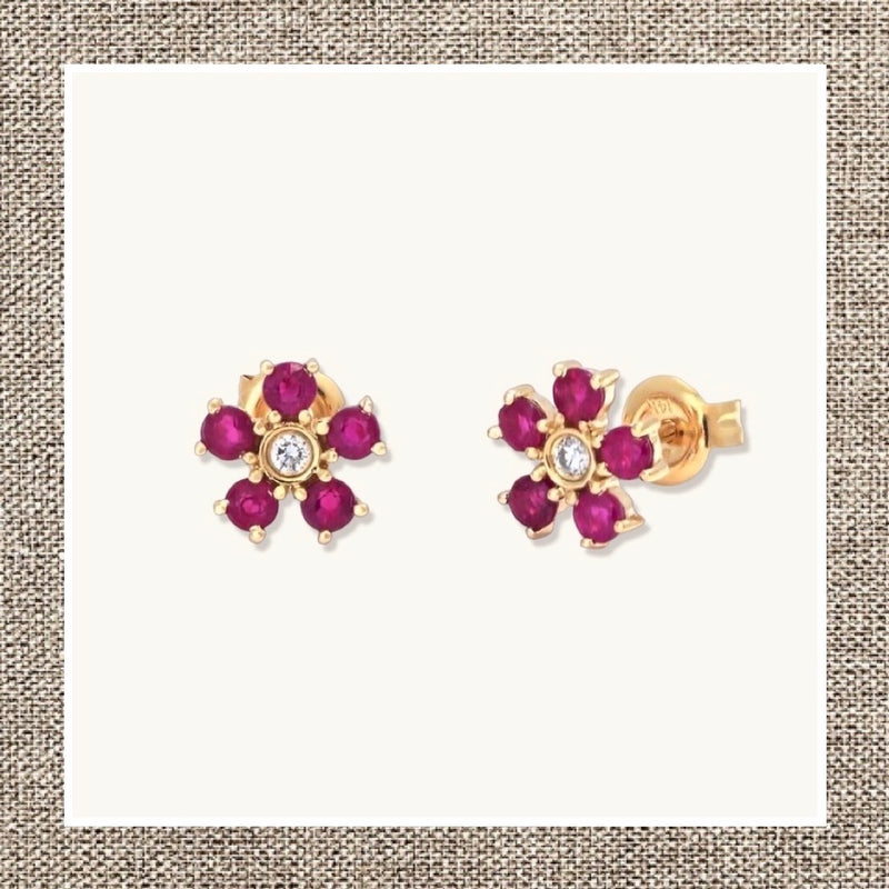 Ruby Flower with middle Diamond in Gold 14Kt