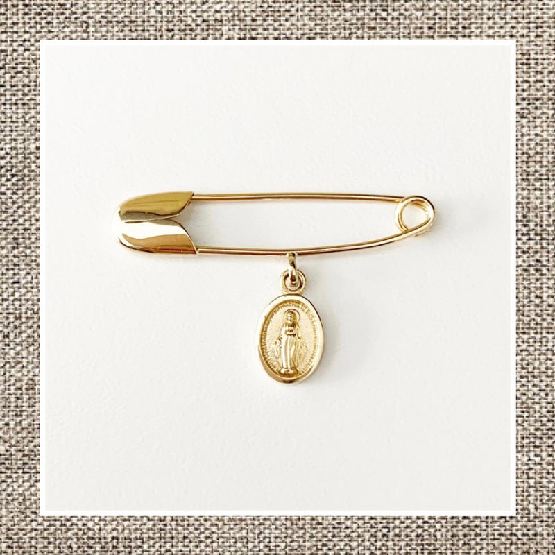 Safety Pin with Mini Mila in Gold 14Kt