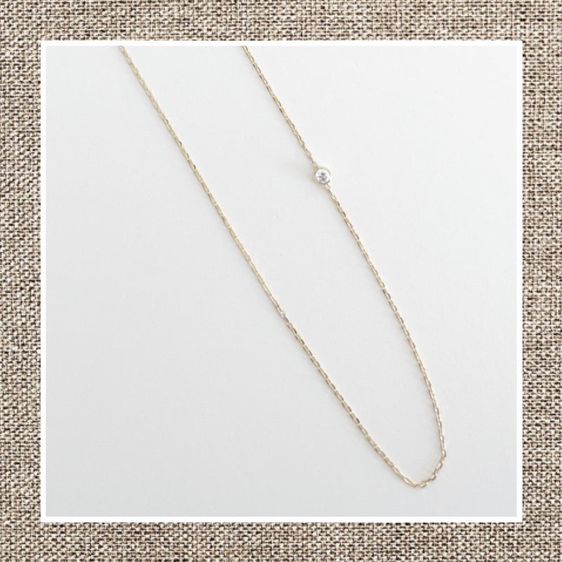 Simple Chain with side Mini Diamond in Gold 14Kt
