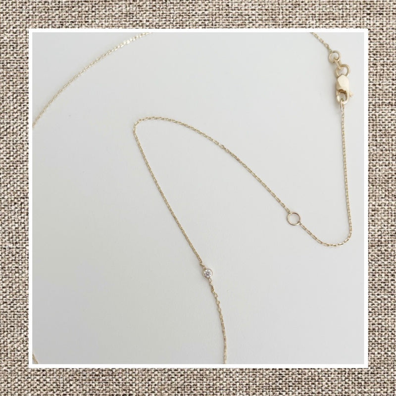 Simple Chain with side Mini Diamond in Gold 14Kt