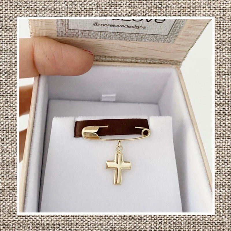 Safety Pin with Simple Cross in Gold 14Kt
